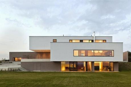 Casa Minimalista con Vista a los Alpes  / Minimal House with Panoramic Alps views