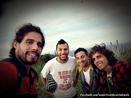De izquierda a derecha: Carloncho, Pancho, Fabio y yo. La última tarde de Fabio nos fuimos a conocer el mirador de la playa Brava, en Buzios, un lugar in-cre-í-ble! De izquierda a derecha: Carloncho, Pancho, Fabio y yo. La última tarde de Fabio nos fuimos a conocer el mirador de la playa Brava, en Buzios, un lugar in-cre-í-ble!