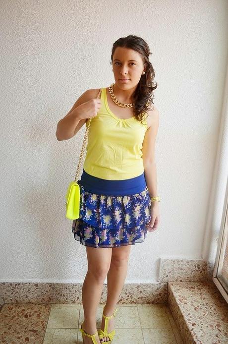 un toque de amarillo, azul, falda, flores, primark, mi vestido azul, castellón blogger, blog de moda, fashion blogger