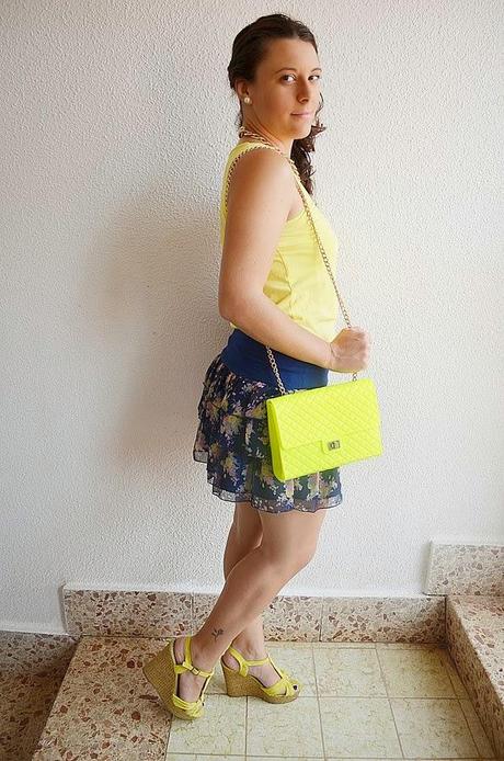 un toque de amarillo, azul, falda, flores, primark, mi vestido azul, castellón blogger, blog de moda, fashion blogger