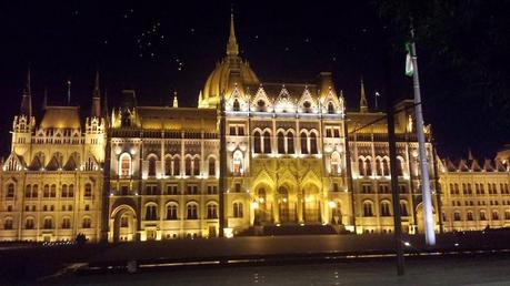 Rincones de Budapest (II) : El parlamento iluminado