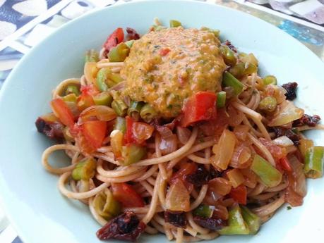 Pasta con salsa fresca de cilantro Pasta con salsa fresca de cilantro