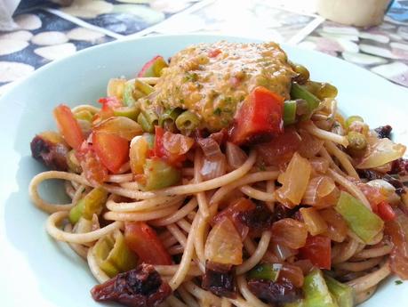 Pasta con salsa fresca de cilantro Pasta con salsa fresca de cilantro