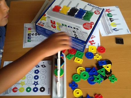 Abacolor shapes, un divertido juego matemático para niños de 3 a 6 años.