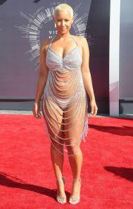 23928-amber-rose-con-un-vestido-576x0-1