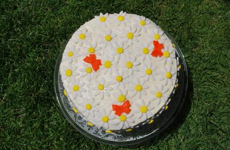 Daisy ombre cake