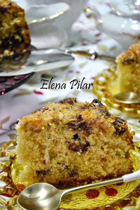 Pastel de coco y trocitos de chocolatinas variadas (KitKat, Choco Tubs...) Pastel de coco y trocitos de chocolatinas variadas (KitKat, Choco Tubs...)