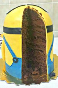 tarta-minion-corte-metienestarta tarta-minion-corte-metienestarta