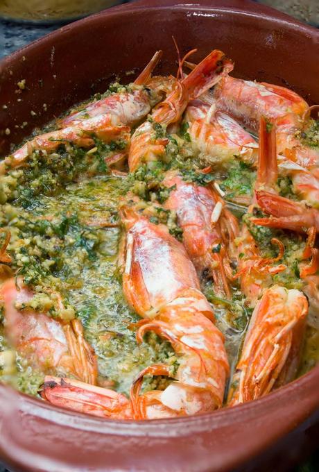 Langostinos al horno con salsa verde de cava y avellanas Langostinos al horno con salsa verde de cava y avellanas