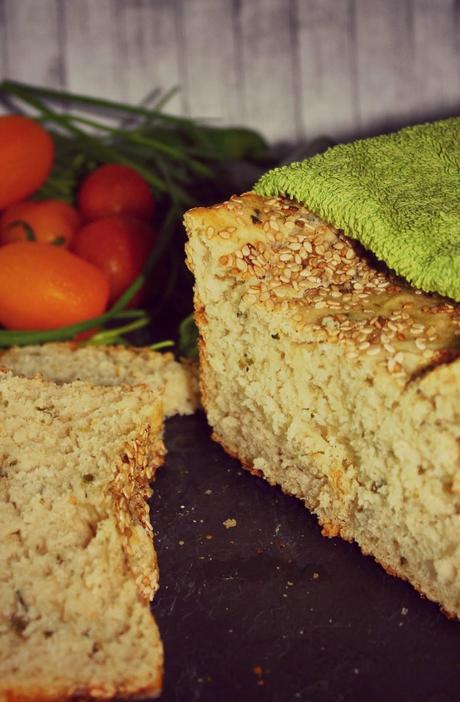 PAN DE CEBOLLINO, AJO Y ACEITE DE SESAMO