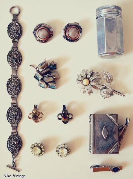 pulsera, pendientes, mechero libro, complementos antiguos, bisuteria antigua, botones pedreria, bote aluminio