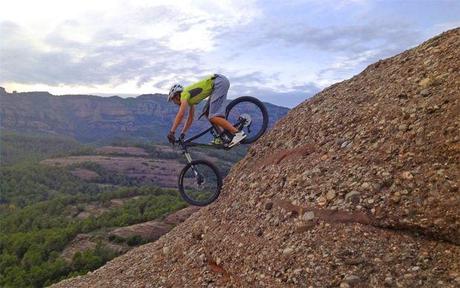 Cómo afrontar una bajada con seguridad Cómo afrontar una bajada con seguridad