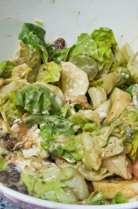 Ensalada de pollo y uvas con salsa de mostaza, lemon curd y especias Ensalada de pollo y uvas con salsa de mostaza, lemon curd y especias