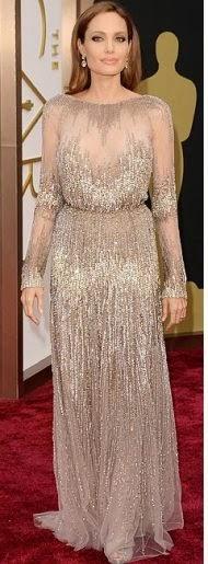 ¿Quién diseñó el vestido de novia de Angelina Jolie?