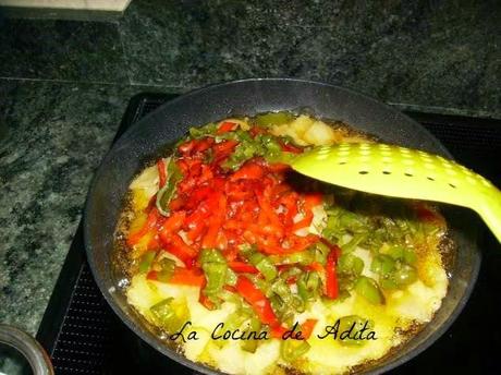 FRITADA DE PATATAS, PIMIENTOS Y CEBOLLA FRITADA DE PATATAS, PIMIENTOS Y CEBOLLA
