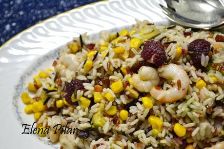 Ensalada de arroz tricolor (con pasas, anacardos, aguacate, gambas y ¡¡frambuesas!! Ensalada de arroz tricolor (con pasas, anacardos, aguacate, gambas y ¡¡frambuesas!!