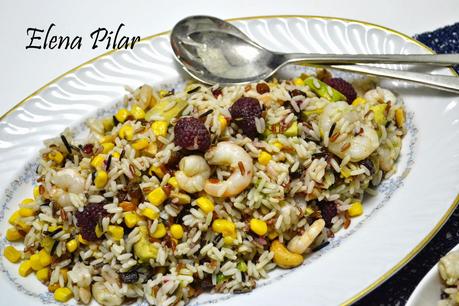 Ensalada de arroz tricolor (con pasas, anacardos, aguacate, gambas y ¡¡frambuesas!! Ensalada de arroz tricolor (con pasas, anacardos, aguacate, gambas y ¡¡frambuesas!!