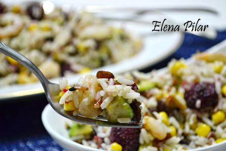 Ensalada de arroz tricolor (con pasas, anacardos, aguacate, gambas y ¡¡frambuesas!! Ensalada de arroz tricolor (con pasas, anacardos, aguacate, gambas y ¡¡frambuesas!!