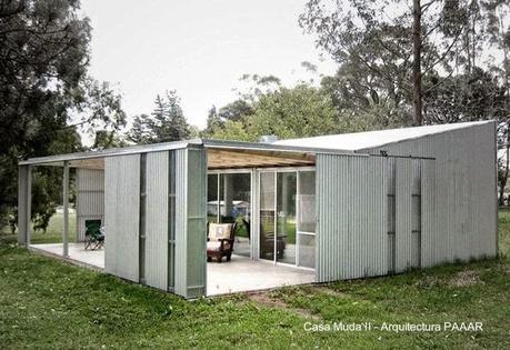 Casa Muda II en Mar del Plata, Argentina, hecha con chapas acanaladas