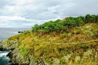 Vista del sendero litoral de Navia, camino de Frejulfe