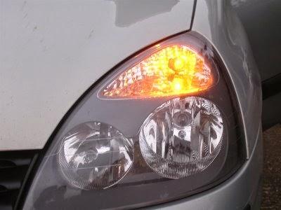 ¿Cómo se usan los intermitentes de un coche? ¿Cómo se usan los intermitentes de un coche?