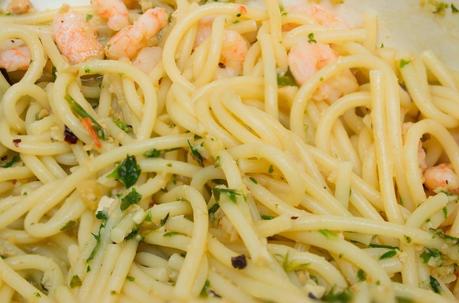 Espaguetis con gambas en salsa verde de avellanas y cava Espaguetis con gambas en salsa verde de avellanas y cava