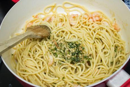 Espaguetis con gambas en salsa verde de avellanas y cava Espaguetis con gambas en salsa verde de avellanas y cava