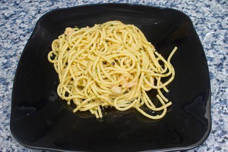 Espaguetis con gambas en salsa verde de avellanas y cava Espaguetis con gambas en salsa verde de avellanas y cava