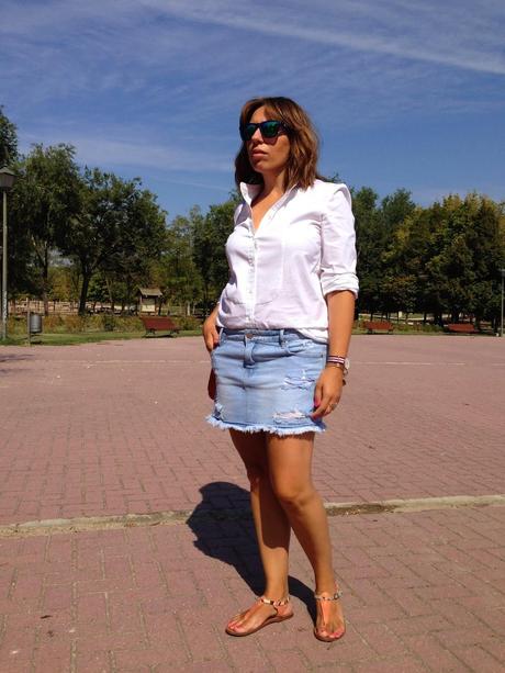 WHITE SHIRT.- WHITE SHIRT.-