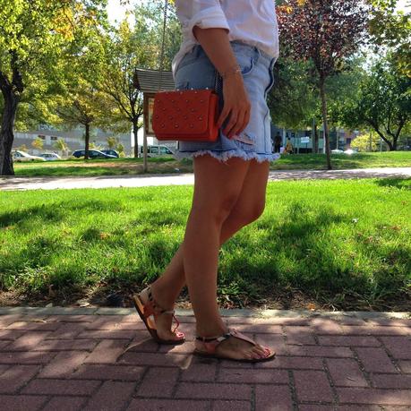 WHITE SHIRT.- WHITE SHIRT.-