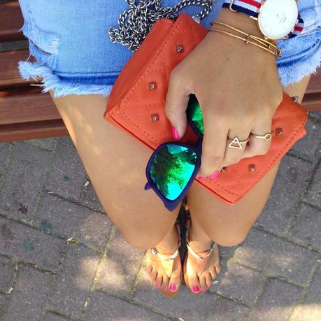 WHITE SHIRT.- WHITE SHIRT.-