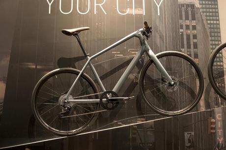 Canyon presenta en el Eurobike su bicicleta de aleación de aluminio Endurace AL; además de presentar su gama de bicicleta para cicloturismo y ciclismo urbano Canyon serie Urban 4