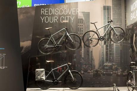 Canyon presenta en el Eurobike su bicicleta de aleación de aluminio Endurace AL; además de presentar su gama de bicicleta para cicloturismo y ciclismo urbano Canyon serie Urban 2