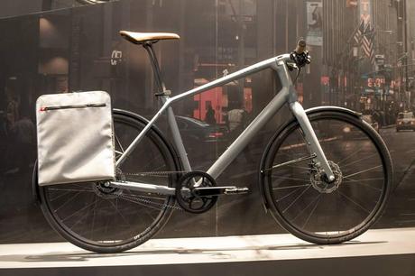 Canyon presenta en el Eurobike su bicicleta de aleación de aluminio Endurace AL; además de presentar su gama de bicicleta para cicloturismo y ciclismo urbano Canyon serie Urban 3
