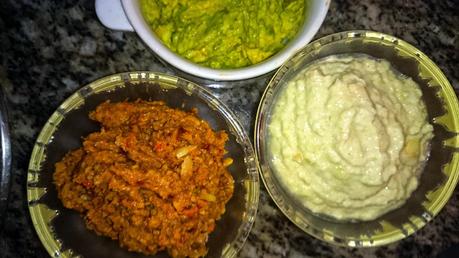 Lasaña vegana de aguacate y tomates secos con queso de calabacín y tahini Lasaña vegana de aguacate y tomates secos con queso de calabacín y tahini