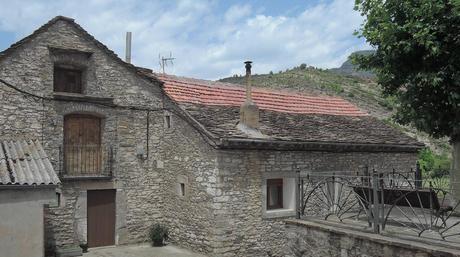 Viaje a ninguna parte. El Eje Pirenaico. Un rincón en Yebra de Basa.