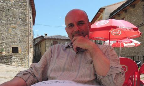 Viaje a ninguna parte. El Eje Pirenaico. Almorzando en una soleada terraza de Boltaña.