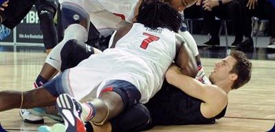 New Zealand's forward Thomas Abercrombie (R) vies with US forward Kenneth Faried (Down) and forward Rudy Gay (Up) during the 2014 FIBA World basketball championships group C match USA vs New Zealand at the Bizkaia Arena in Bilbao on September 2, 2014. AFP PHOTO/ ANDER GILLENEA