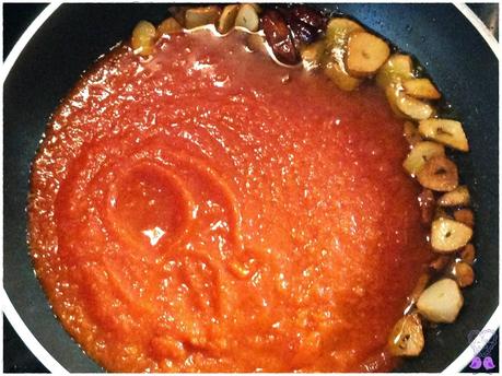 TORTIGLIONI CON SALSA ARRABBIATA DE PERA Y ATÚN TORTIGLIONI CON SALSA ARRABBIATA DE PERA Y ATÚN