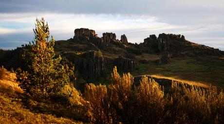 CUMBEMAYO: EL CASTIGO ETERNO Esta roca es de origen volcánico. Foto: Sara Gordón