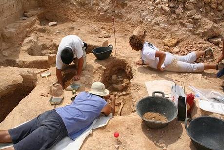 Hallan 11 tumbas en el yacimiento de la Pobla Medieval de Ifach, en Calpe (Alicante) Hallan 11 tumbas en el yacimiento de la Pobla Medieval de Ifach, en Calpe (Alicante)