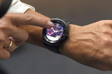 El LG G Watch R, con pantalla táctil circular.  Foto:  AFP 