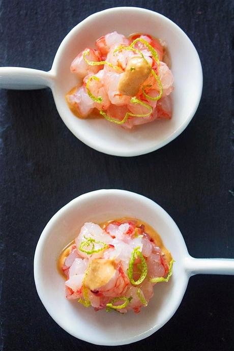 Tartar de gambas con mayonesa de aguacate