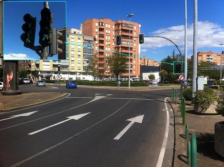 A todas luces aquí sobran luces A todas luces aquí sobran luces