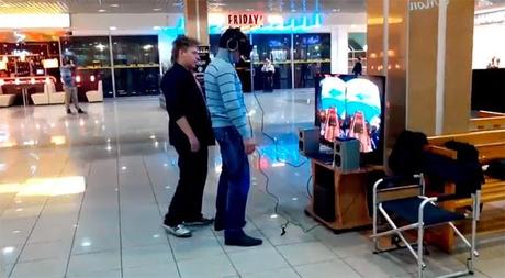 Un joven ruso cree caer al vacío al probar Oculus Rift Un joven ruso cree caer al vacío al probar Oculus Rift