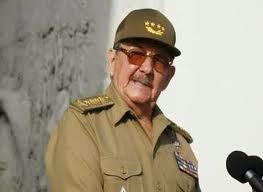 Raúl Castro condecora brigada aérea que cuida capital cubana [+ video]