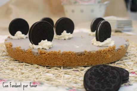 Tarta de queso sin horno con sabor a galleta Oreo. Tarta de queso sin horno con sabor a galleta Oreo.