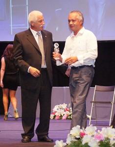 Azkar recibe el premio a la mejor entidad privada colaboradora con el fútbol sala en Galicia