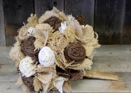 Bodas rústicas: ideas originales para bodas otoñales Un bonito ramo rústico