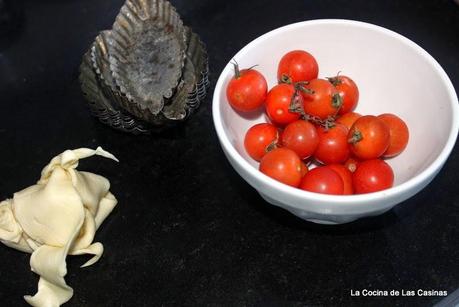 Cherrys, Salsa de Tomate, Queso Crema y Orégano Cherrys, Salsa de Tomate, Queso Crema y Orégano